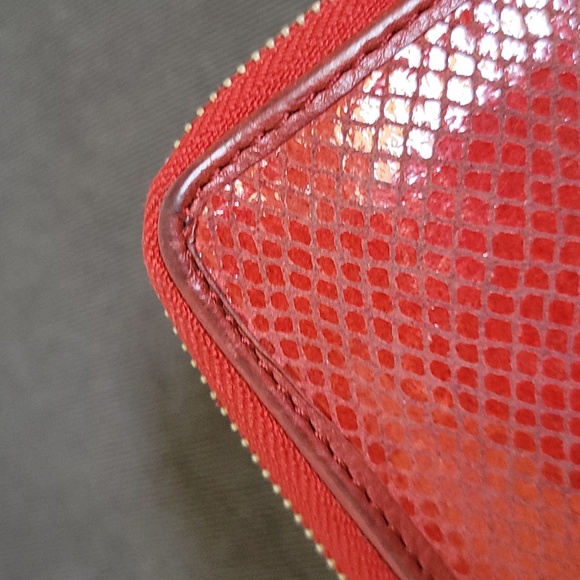 Fossil red zip around wallet - Picture 16 of 16
